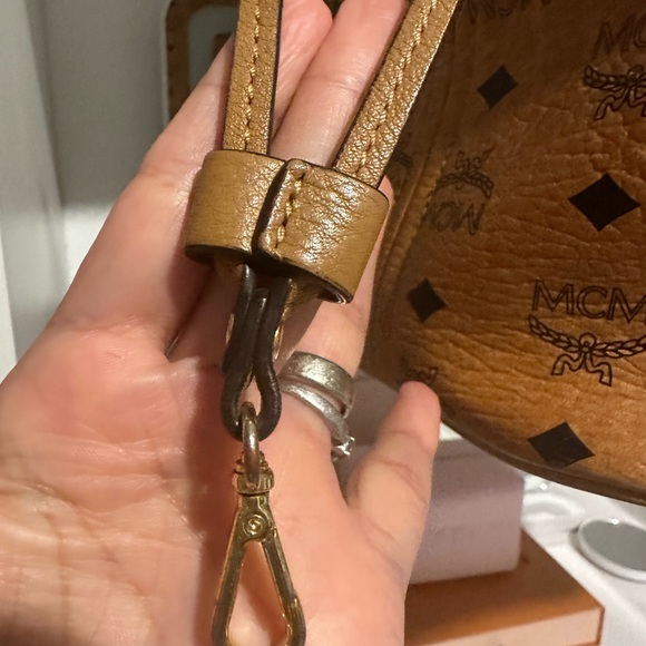 MCMclassy tote. Lightweight tote bag in Visetos monogram canvas andnappa leather - Picture 9 of 12